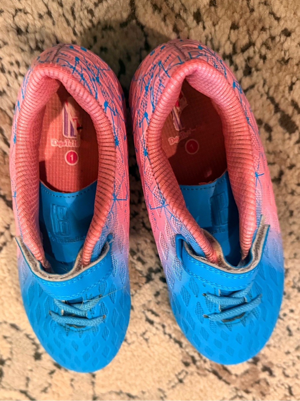 Kids Blue Pink Athletic Cleats in size 1